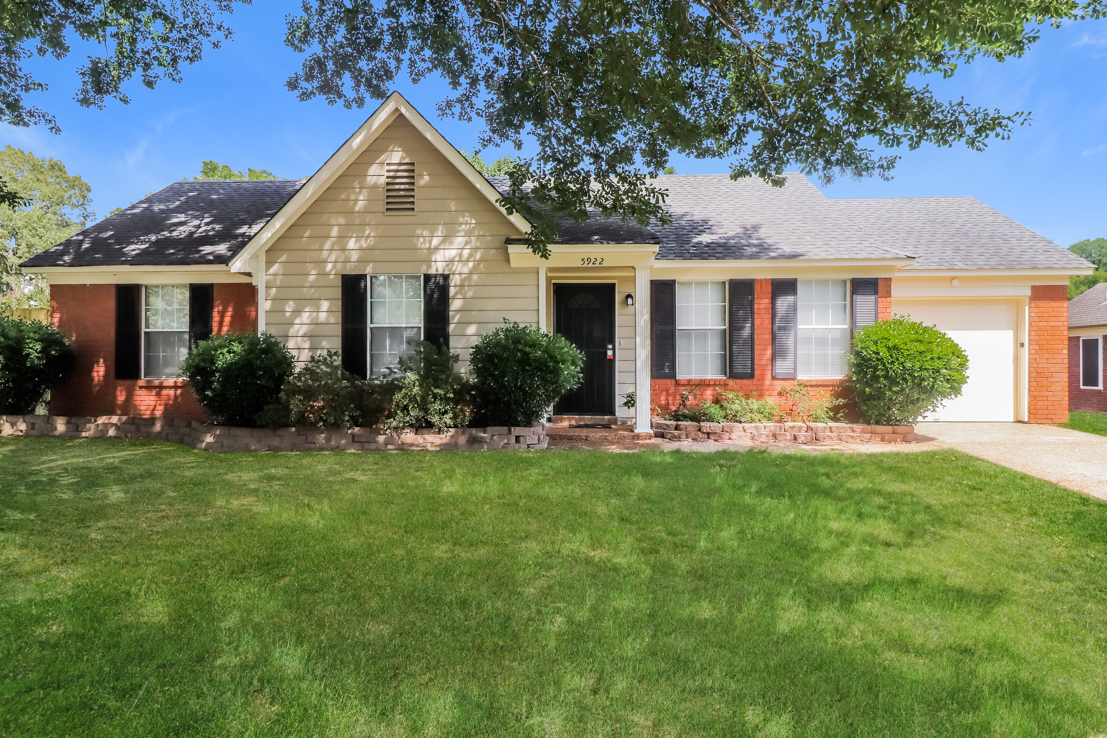 5922 Willow Springs Dr Millington, TN 38053